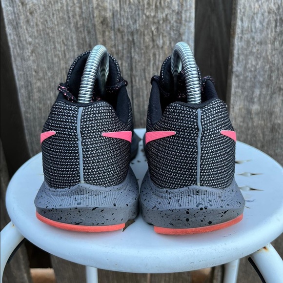 Nike Woman's Run Swift Sneaker | Size 7 - Picture 3 of 8